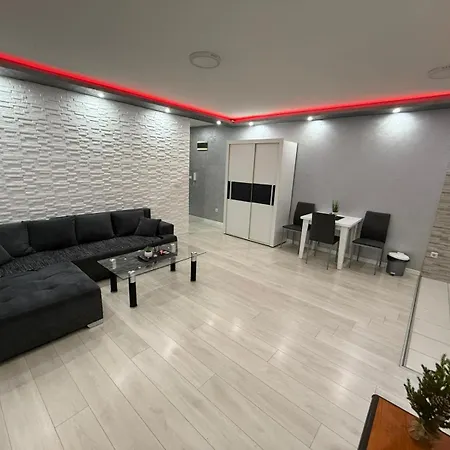 Infinity Obrenovac, Sa Parkingom Privatnim Ομπρένοβατς