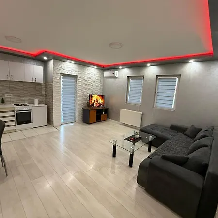 Infinity Obrenovac, Sa Parkingom Privatnim Ομπρένοβατς