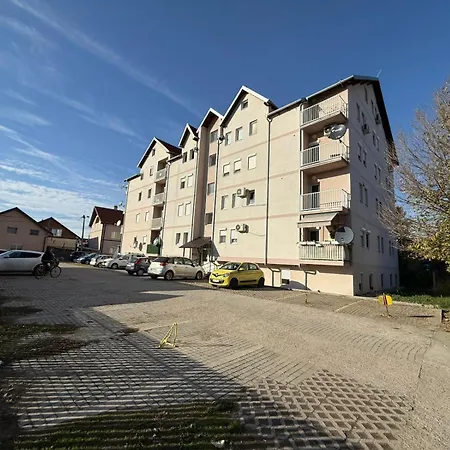 Infinity Obrenovac, Sa Parkingom Privatnim * Ομπρένοβατς