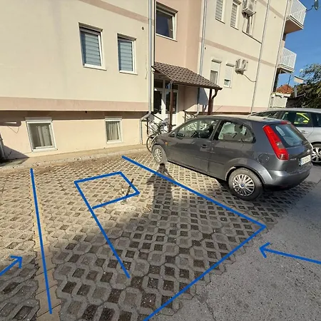 Infinity Obrenovac, Sa Parkingom Privatnim Ομπρένοβατς