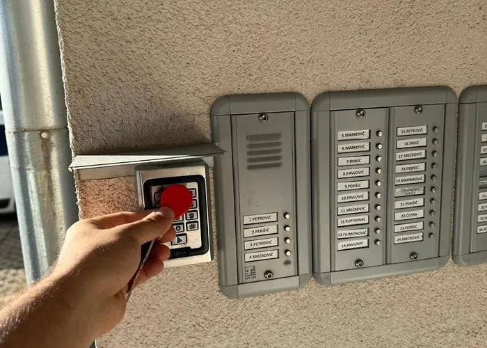 Infinity Obrenovac, Sa Parkingom Privatnim